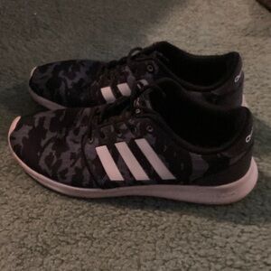 Womens Adidas Cloudfoam sneakers US 7